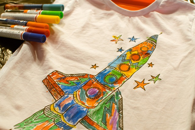 Coloring shirt with markers